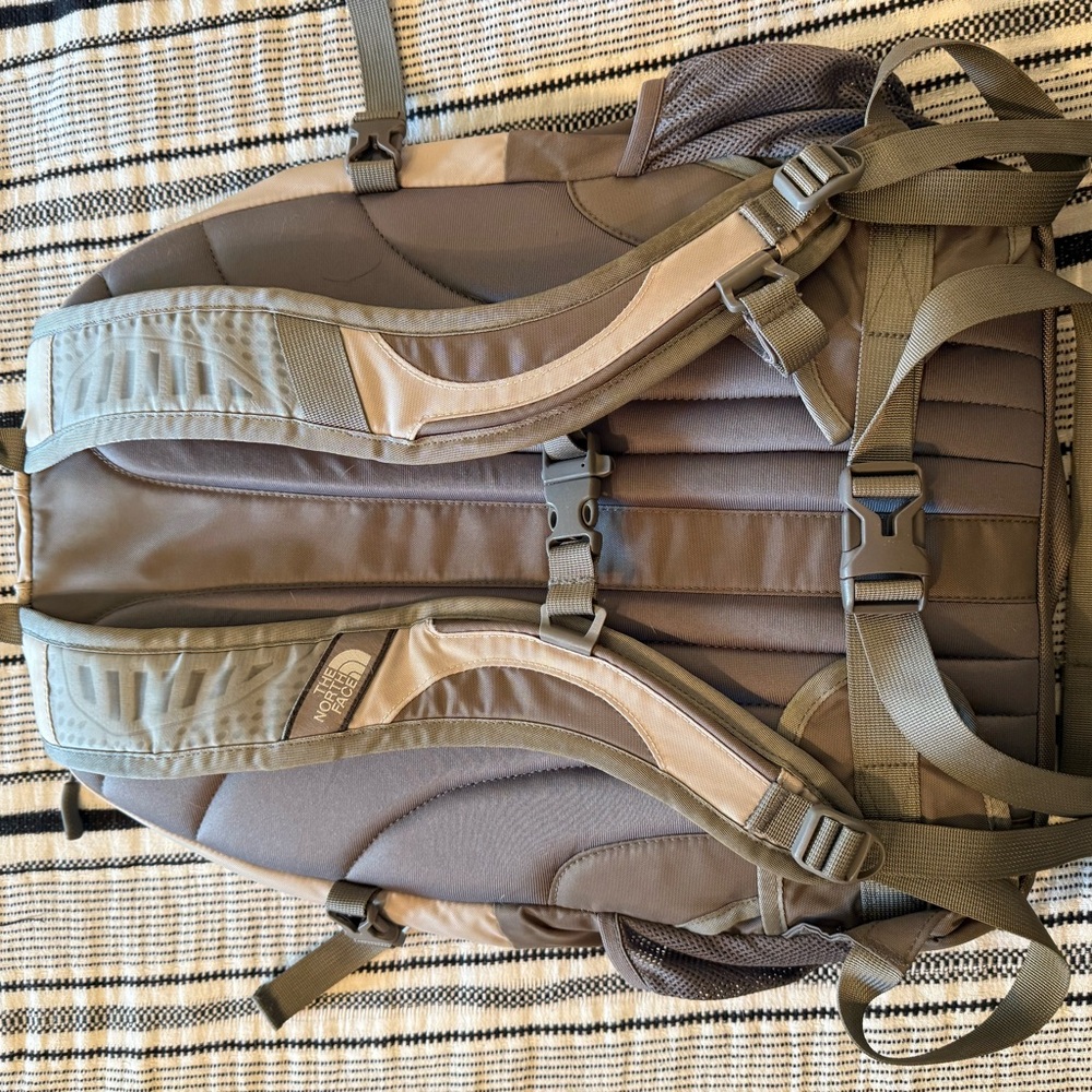 North Face Borealis Gray Backpack - Picture 2 of 8